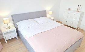 Classic Apartament - prywatny parking, blisko szpital Arkońska i Strzałowska